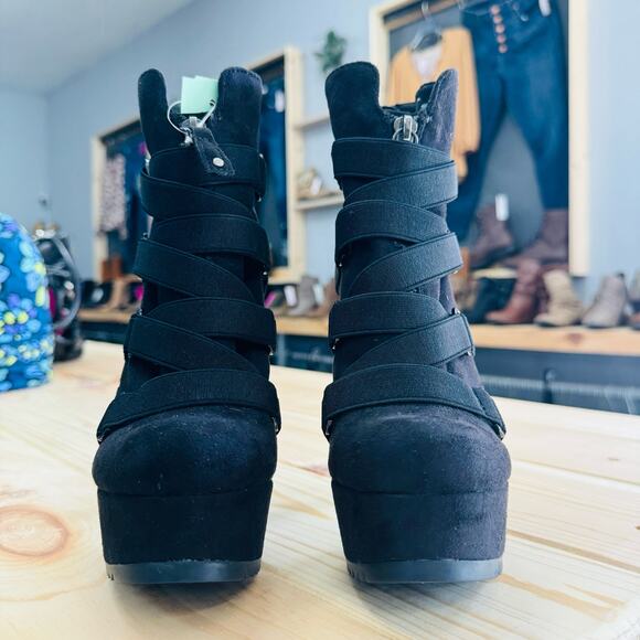 My Jewels | black high heels - Picture 6 of 7